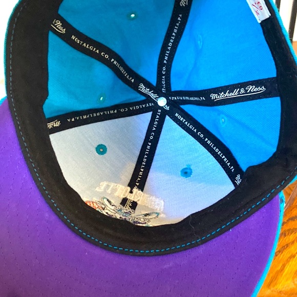 Charlotte Hornets Mitchell & Ness Fitted 7 1/2 - Picture 2 of 6